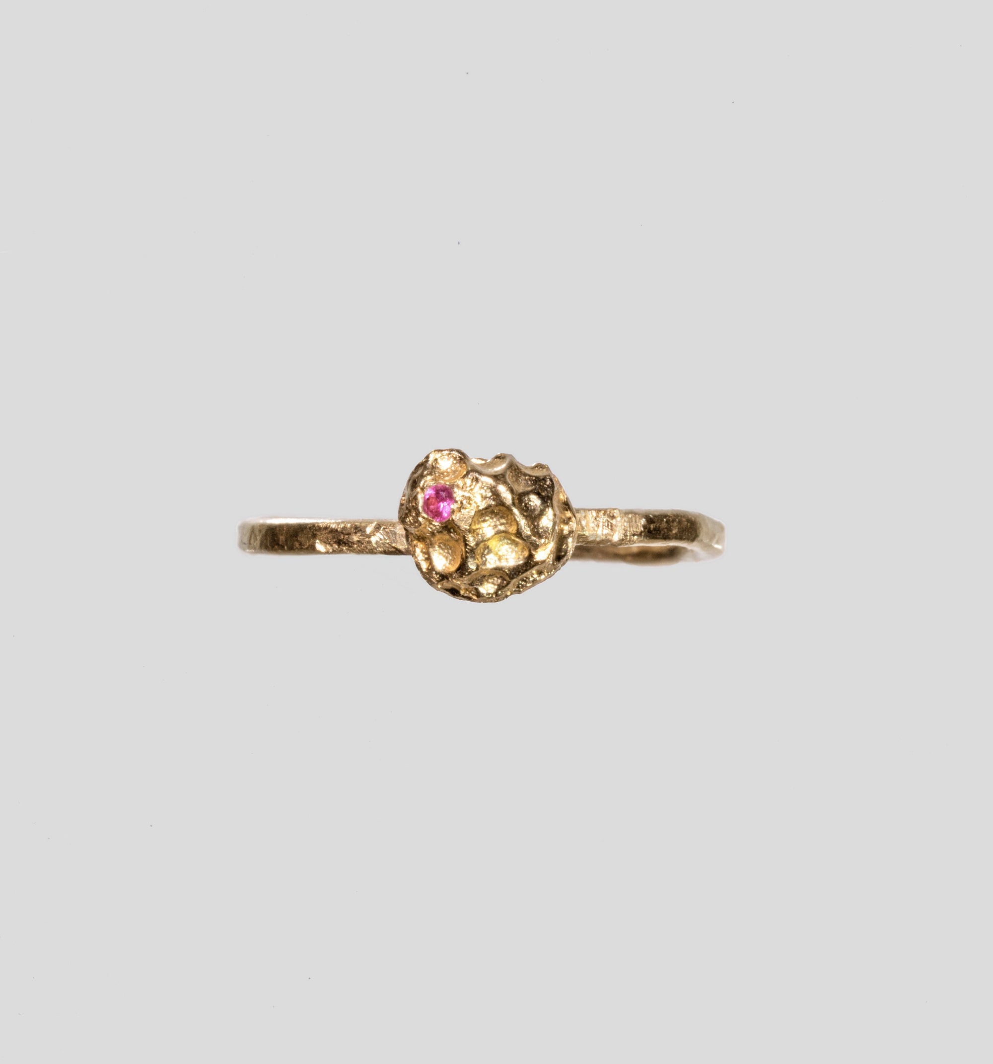 SOLITARE GOLD RING WITH PINK SAPPHIRE